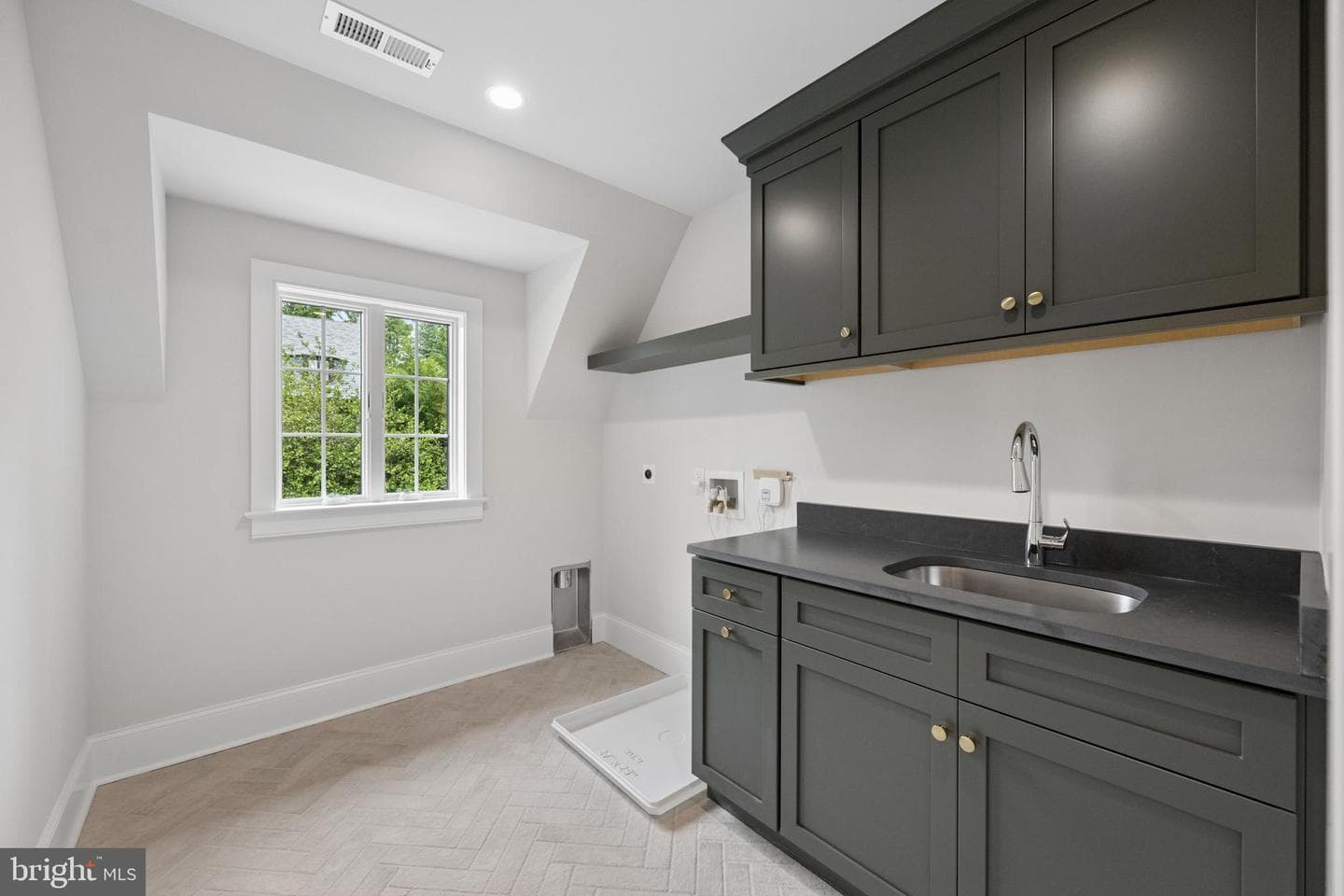519 Sussex Road photo 62