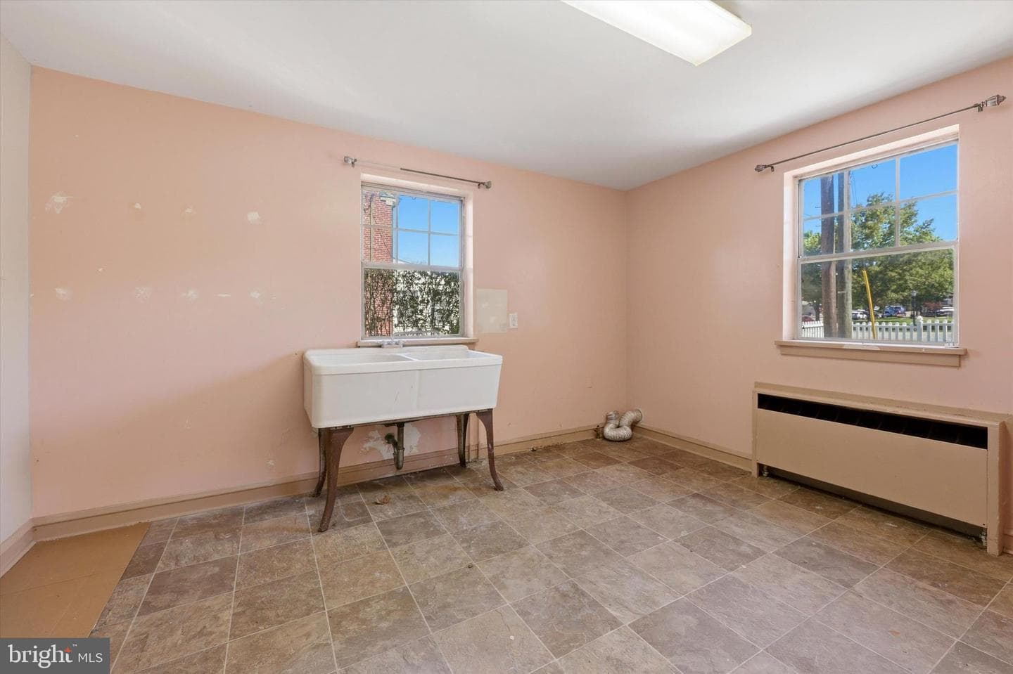 207 Ulmer Avenue photo 23