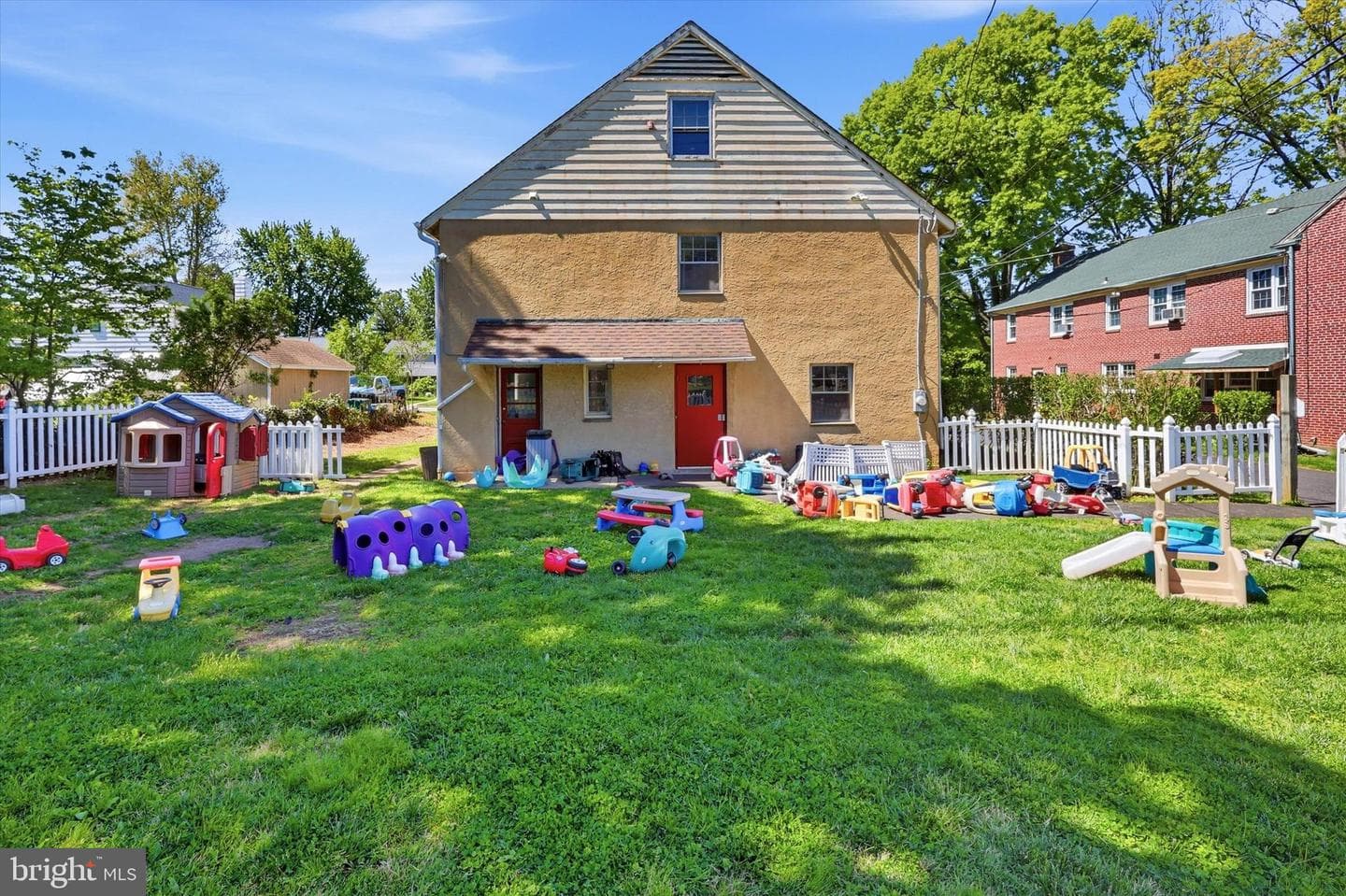 207 Ulmer Avenue photo 26