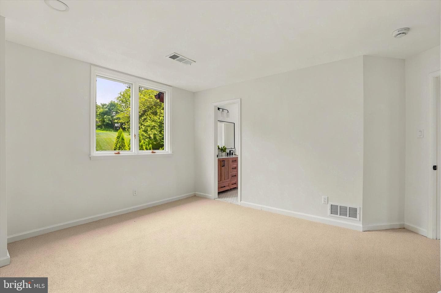 1137 Springmont Circle photo 23