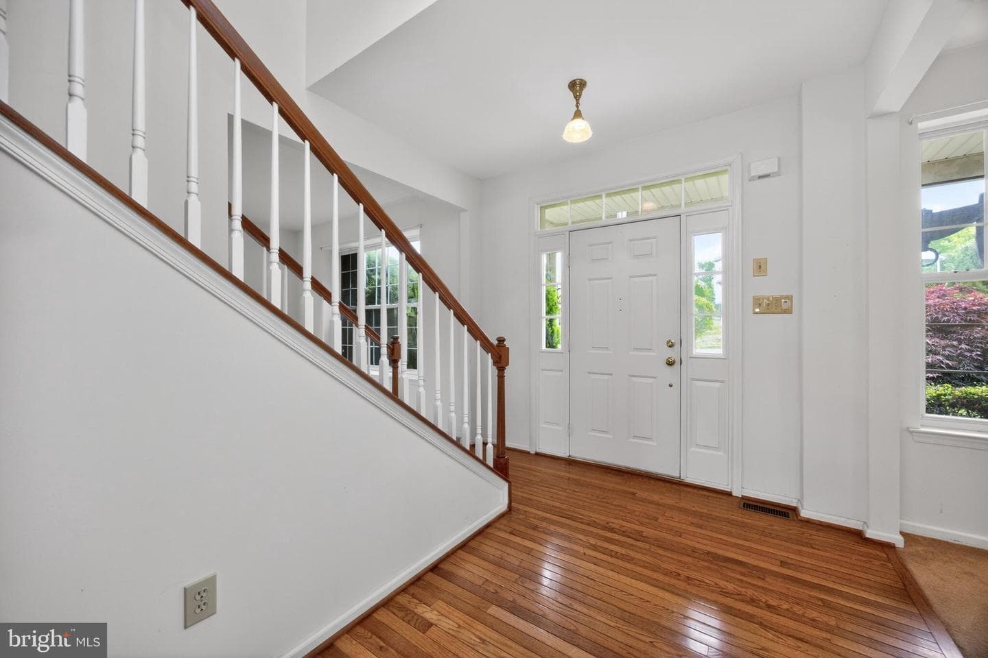 976 Stuart Drive photo 11