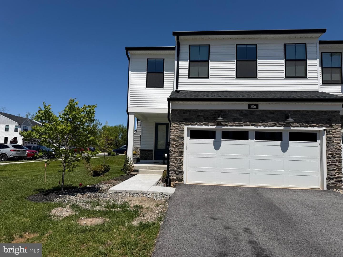 206 Lilac St photo 8