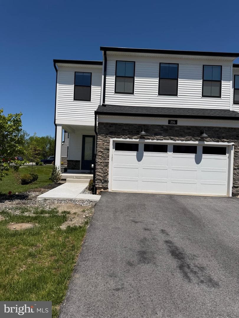 206 Lilac St photo 9