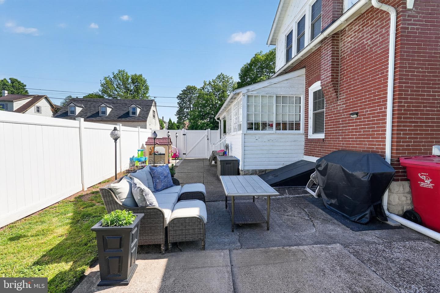 639 E Vine Street photo 22