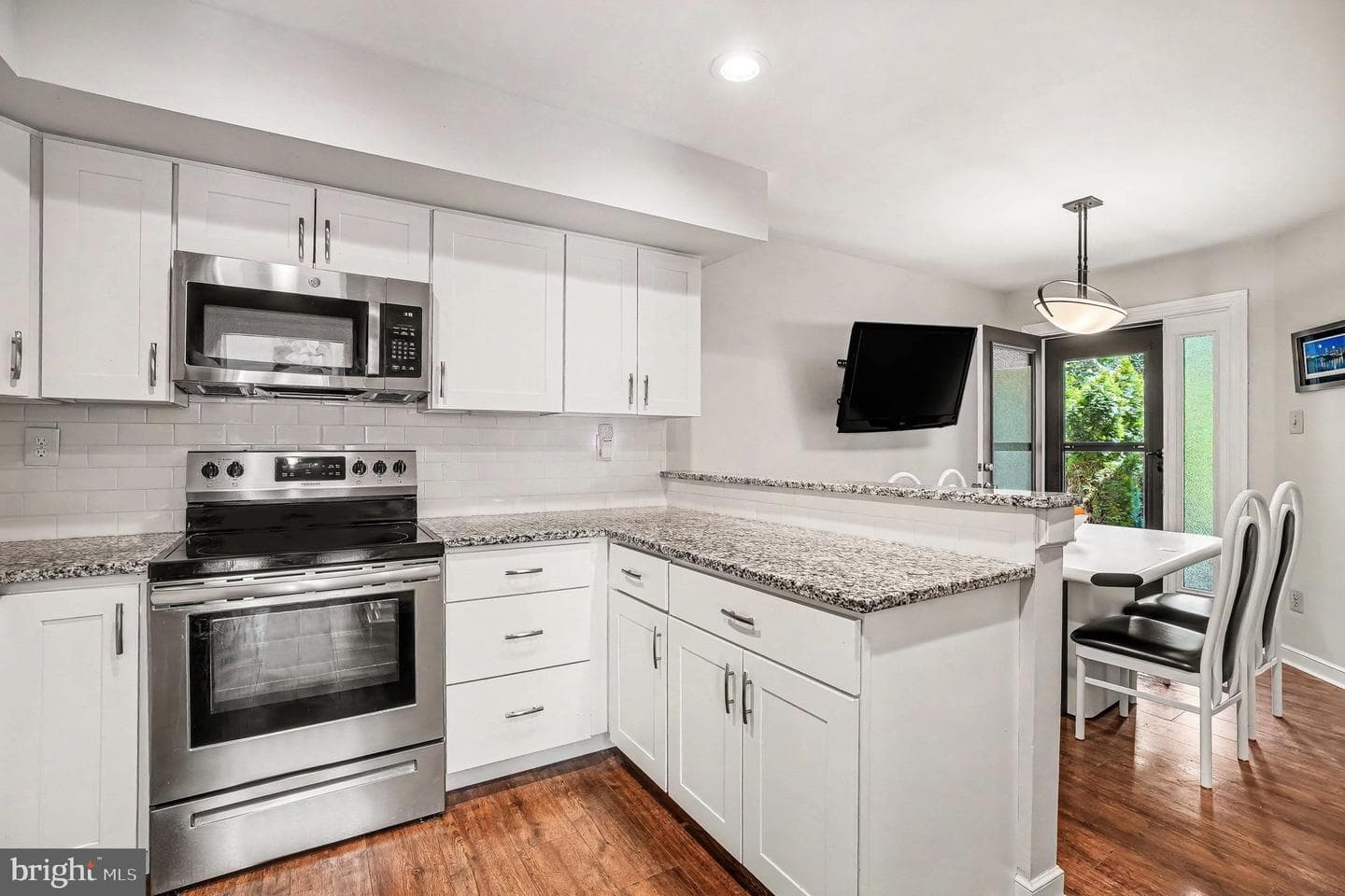 944 Hedgerow Court photo 18