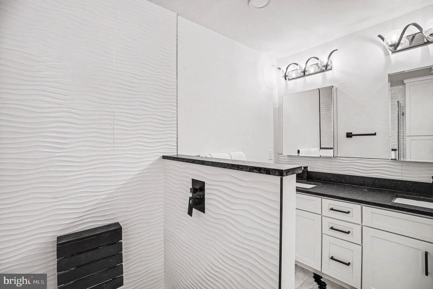 944 Hedgerow Court photo 32