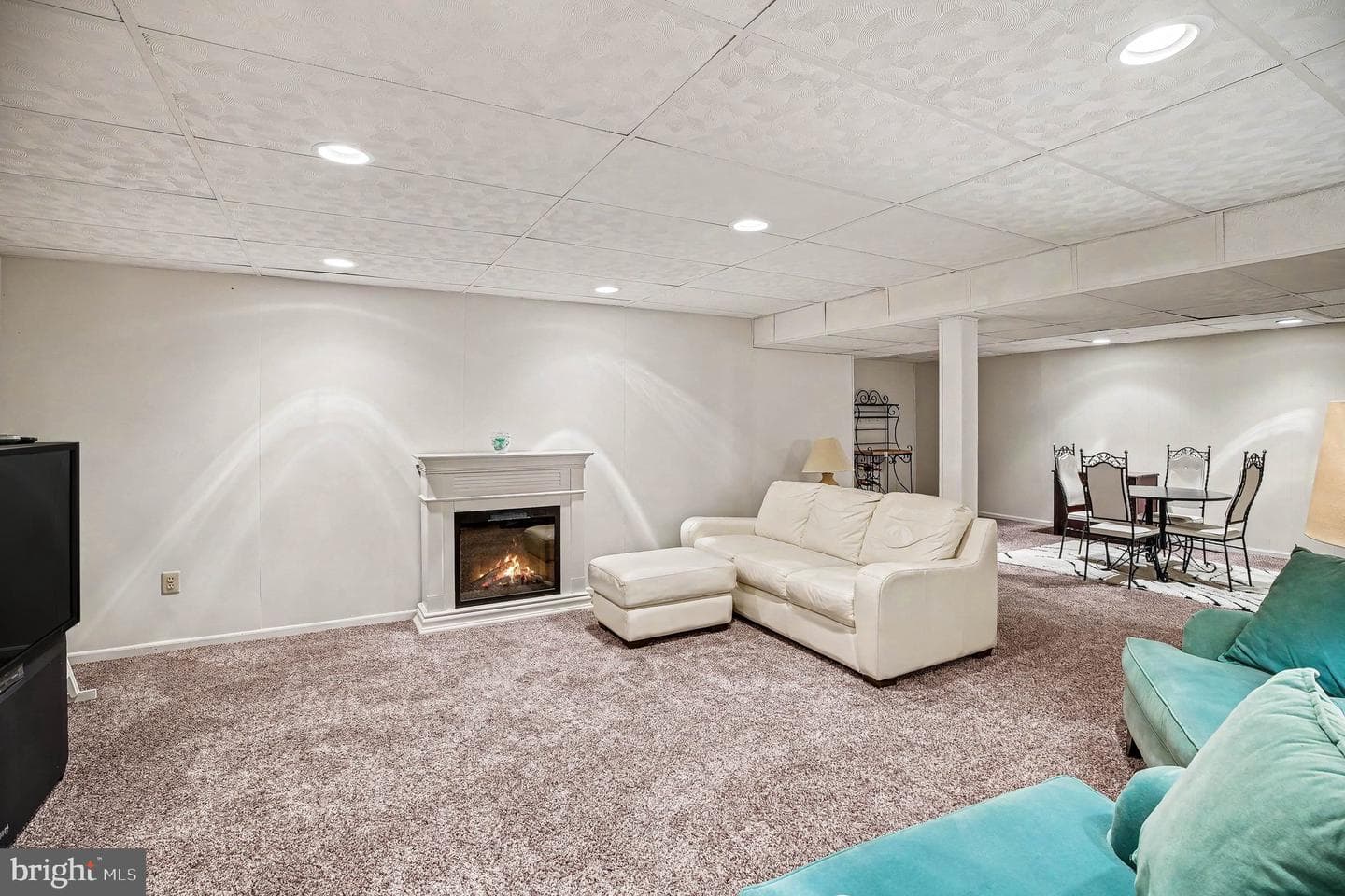 944 Hedgerow Court photo 42