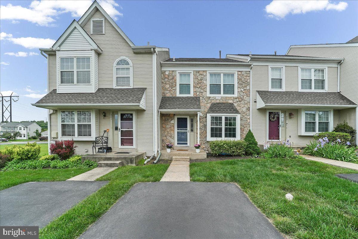 603 Longwood Road photo 2
