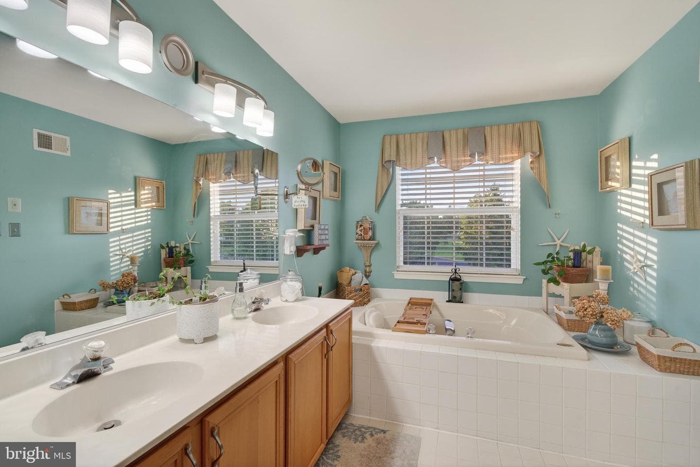 200 Devon Lane photo 27
