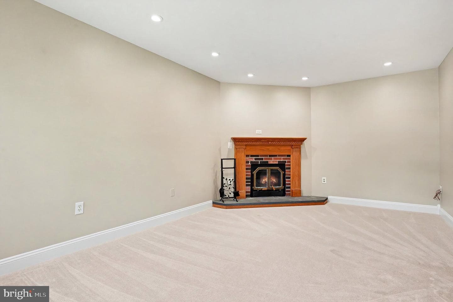 324 W Montgomery Ave photo 8