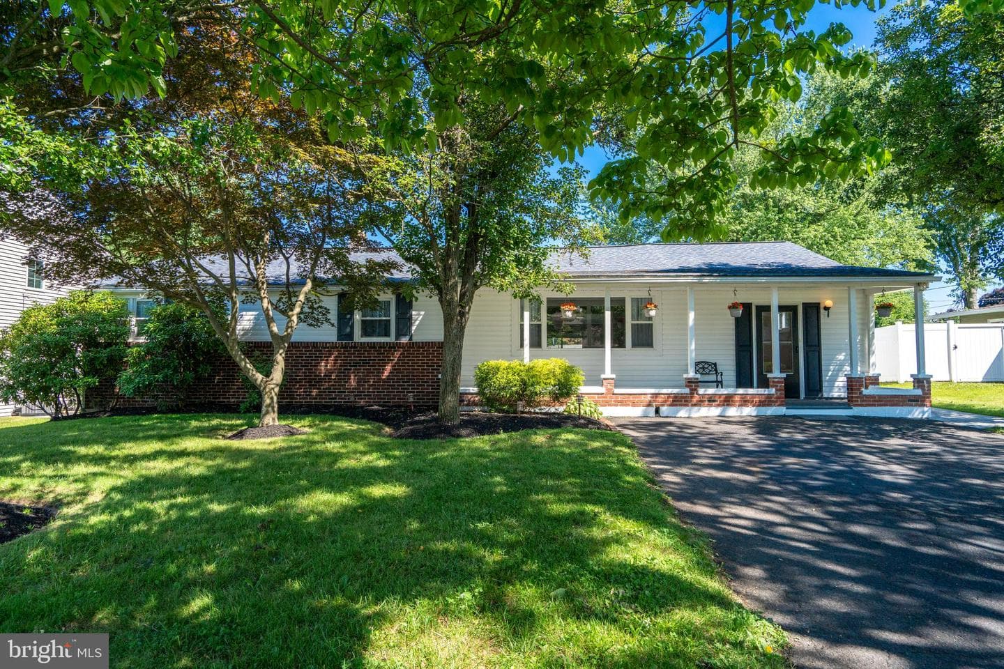 23 Maple Avenue photo 1