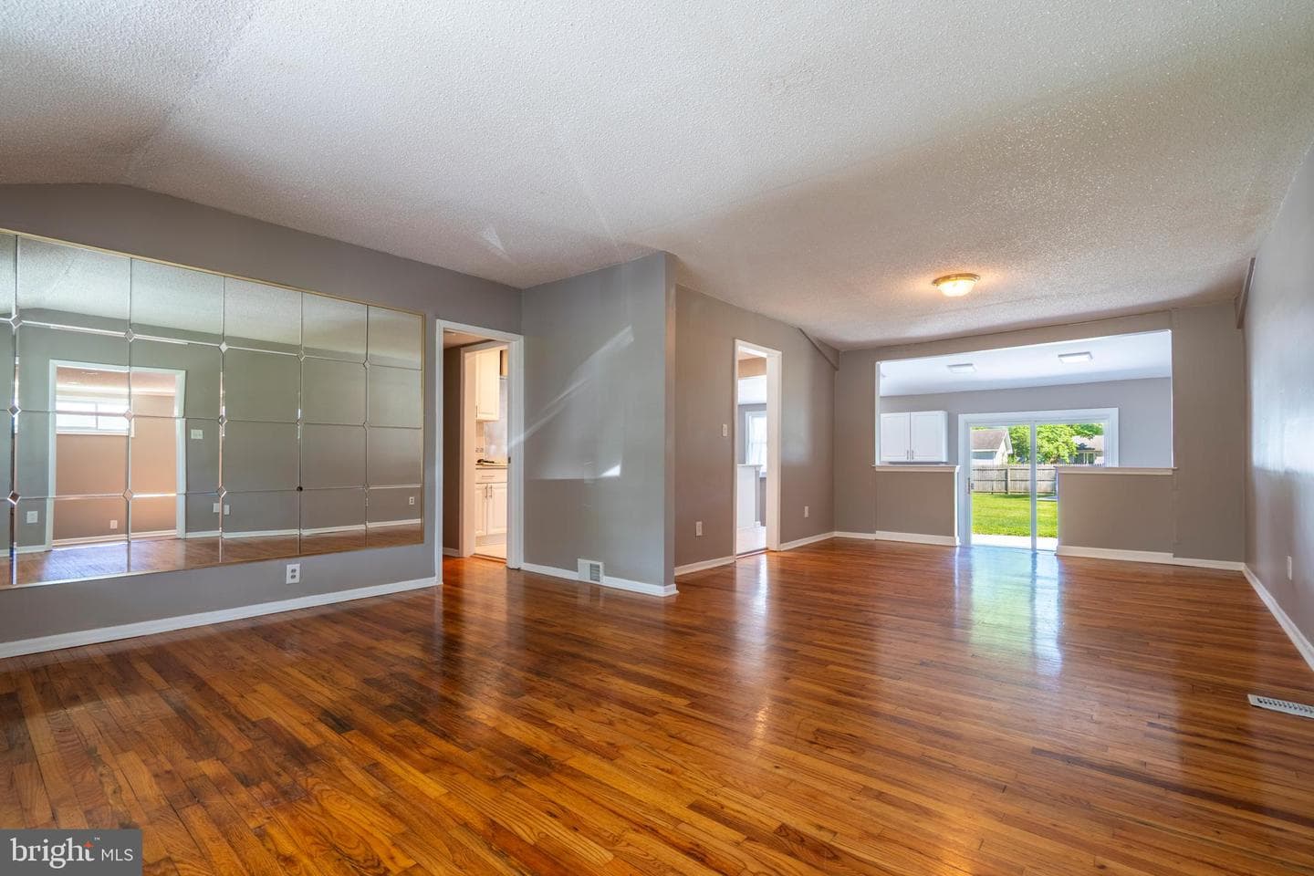 23 Maple Avenue photo 17