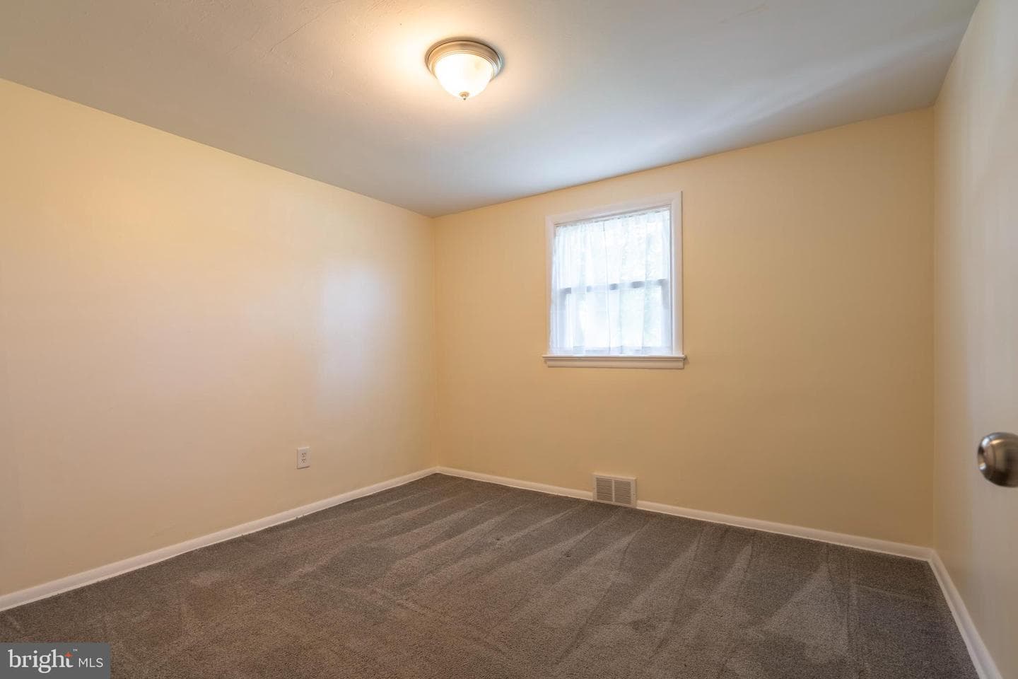 23 Maple Avenue photo 29