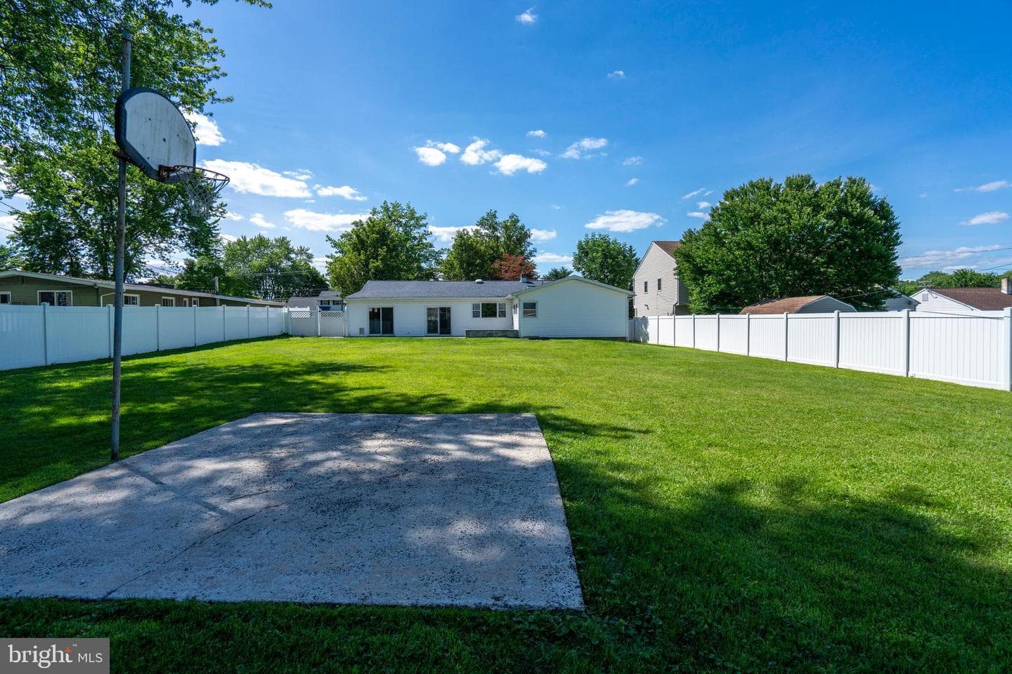 23 Maple Avenue photo 38