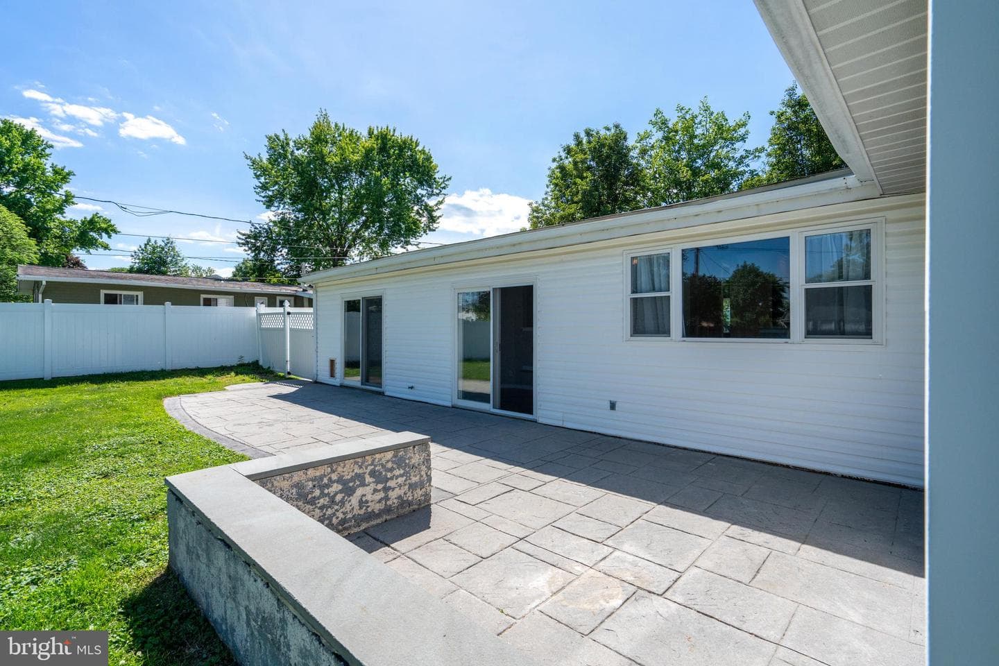 23 Maple Avenue photo 7