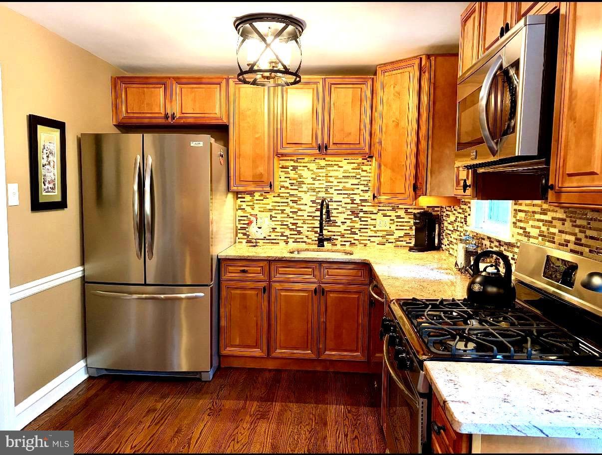 552 Custis Road photo 3