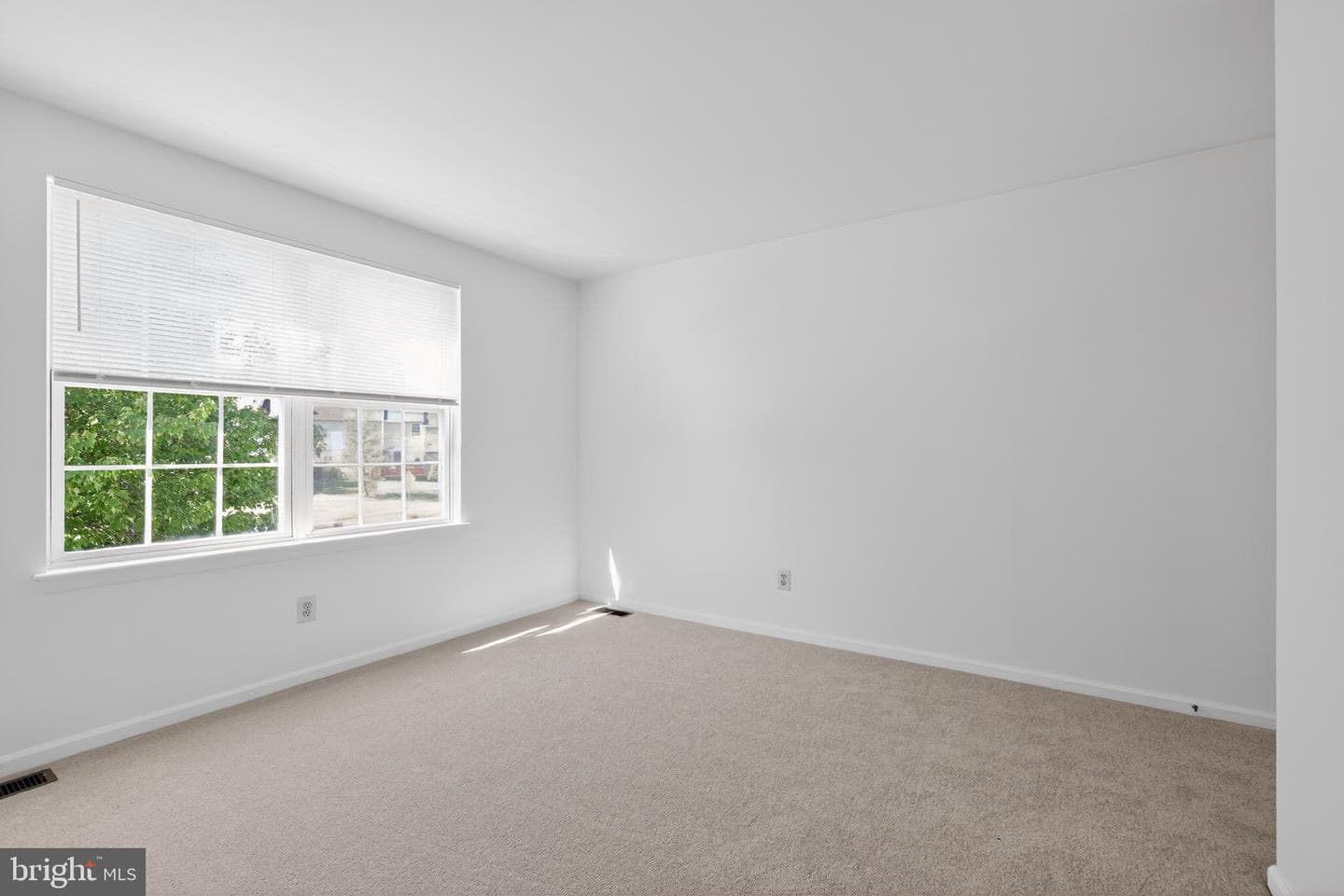 1150 Oxford Circle photo 4