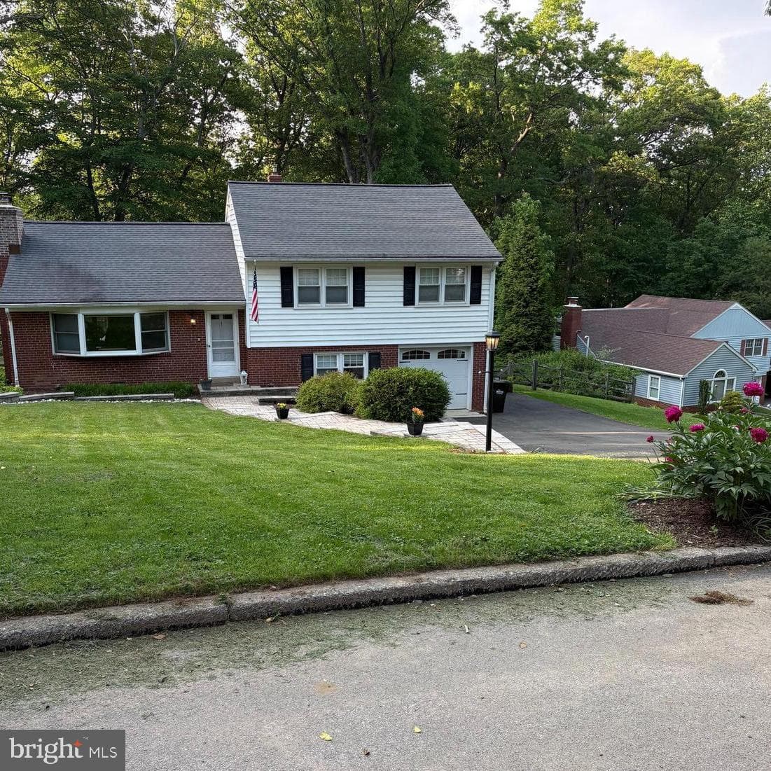 761 Red Oak Terrace