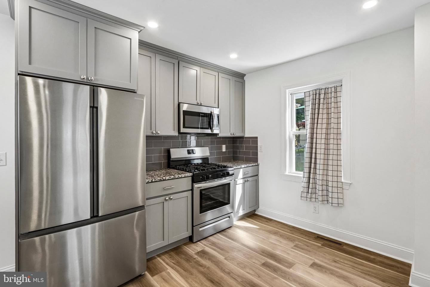 1833 Fairview Avenue photo 17