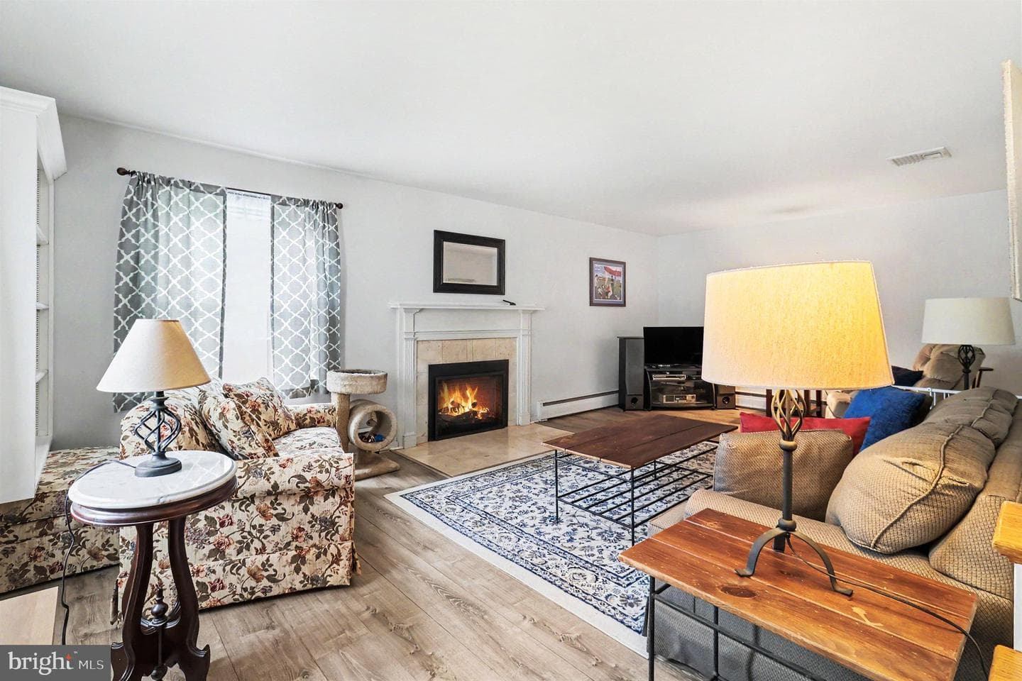 1085 N Washington St photo 4
