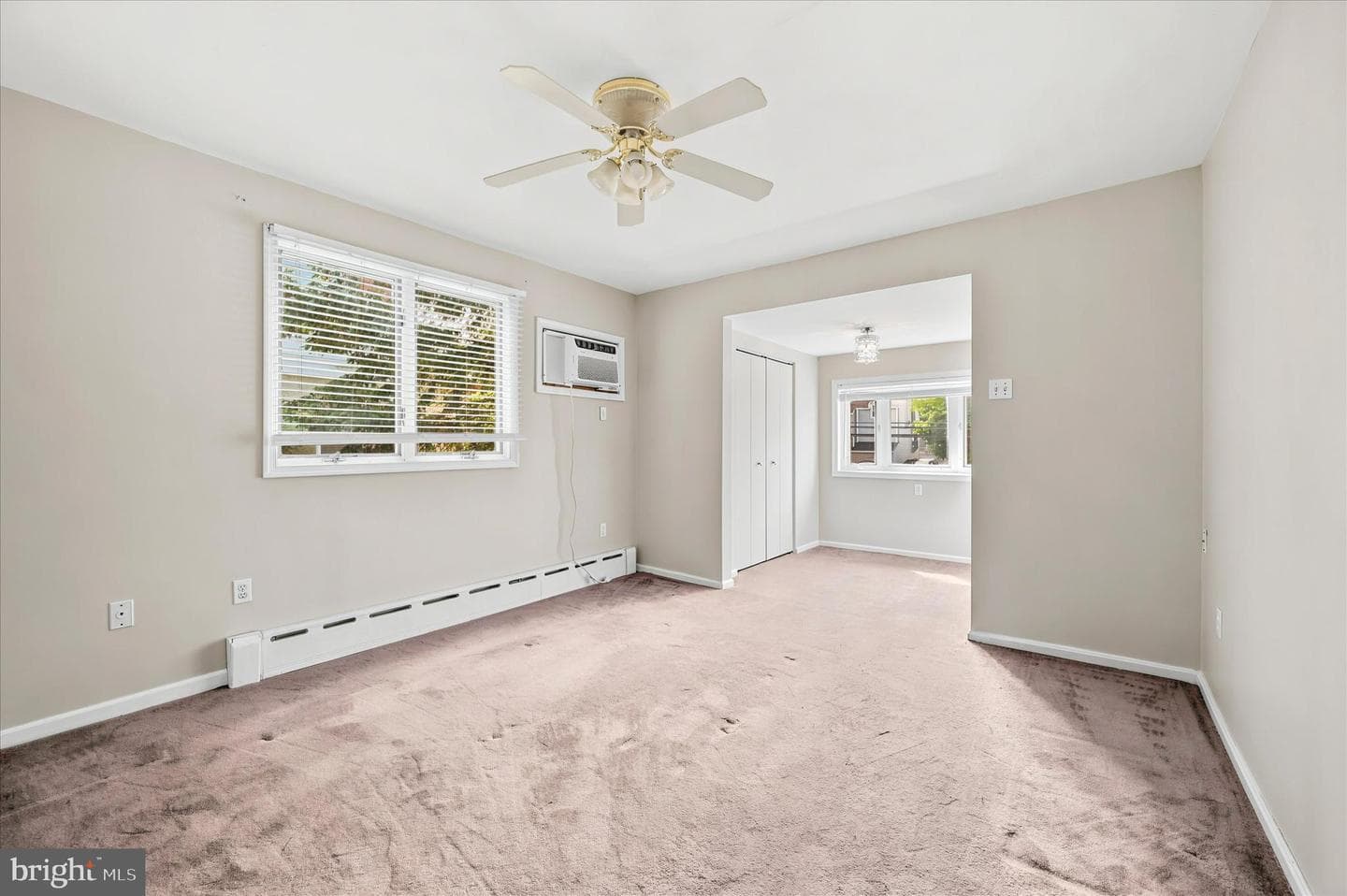 218 N Sylvania Avenue photo 11