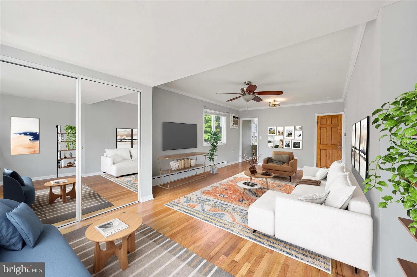 218 N Sylvania Avenue photo 4