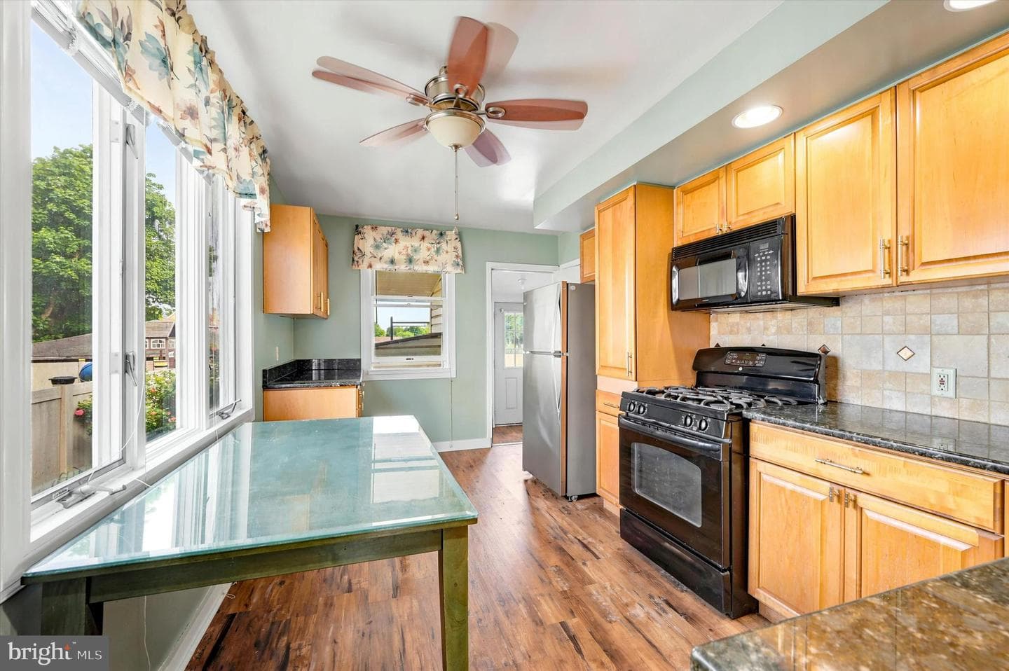 218 N Sylvania Avenue photo 8