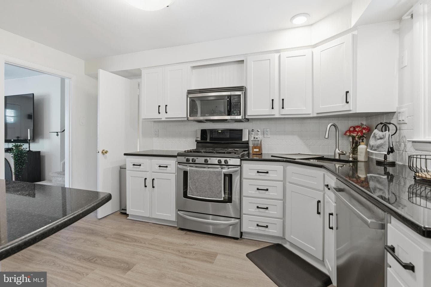 582 Forest Road photo 17