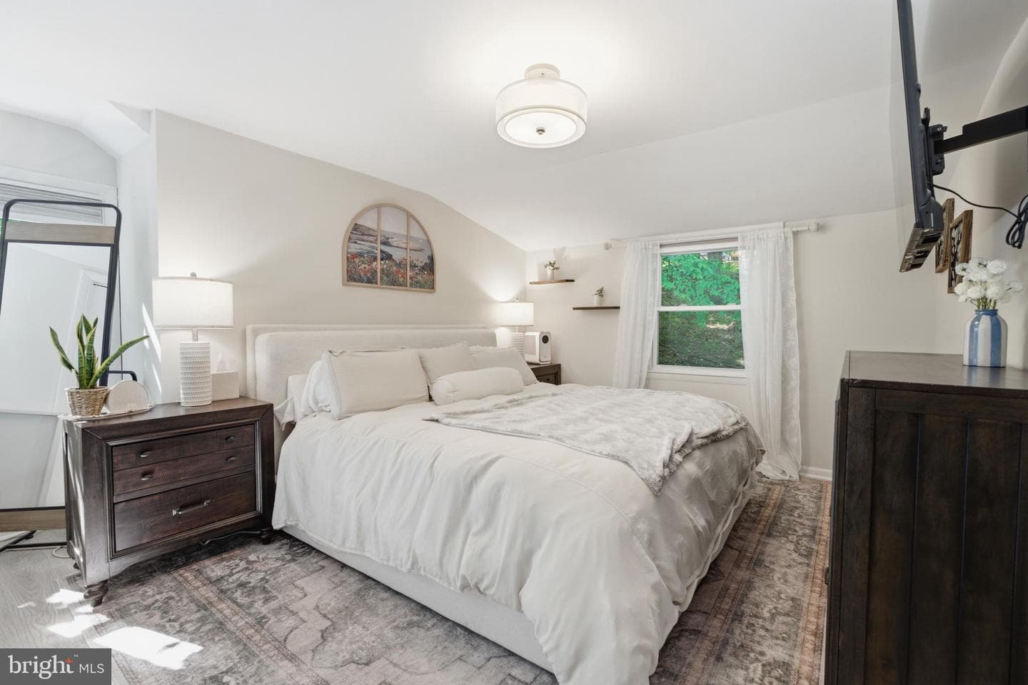 582 Forest Road photo 22