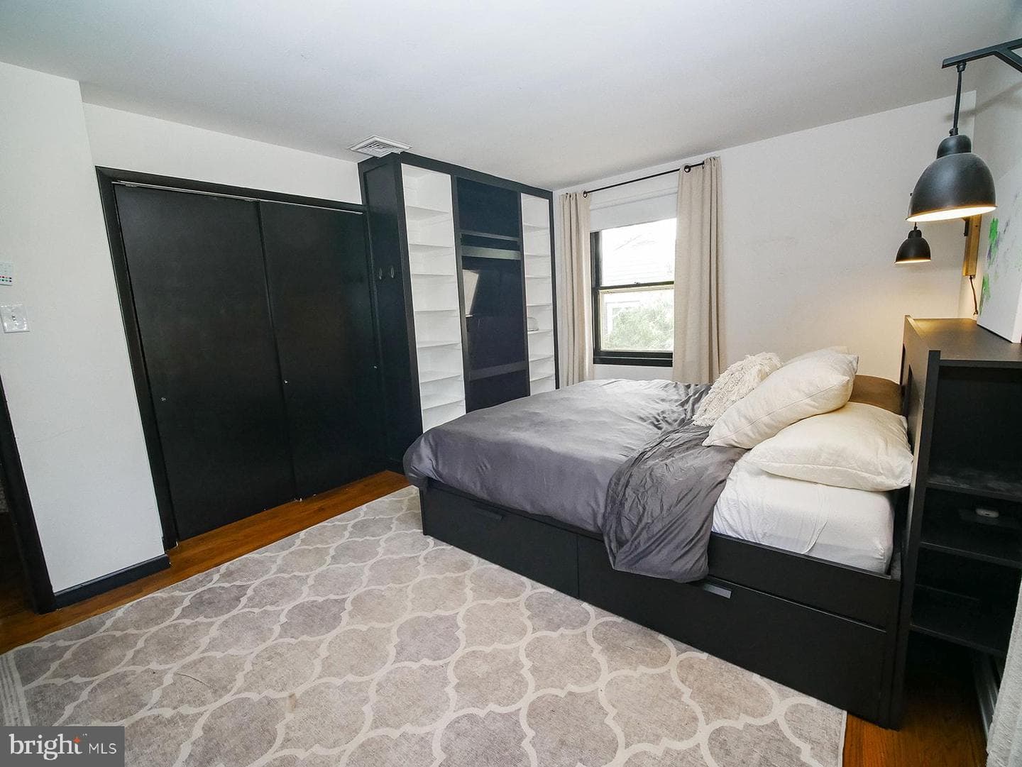 1017 Sycamore Drive photo 16