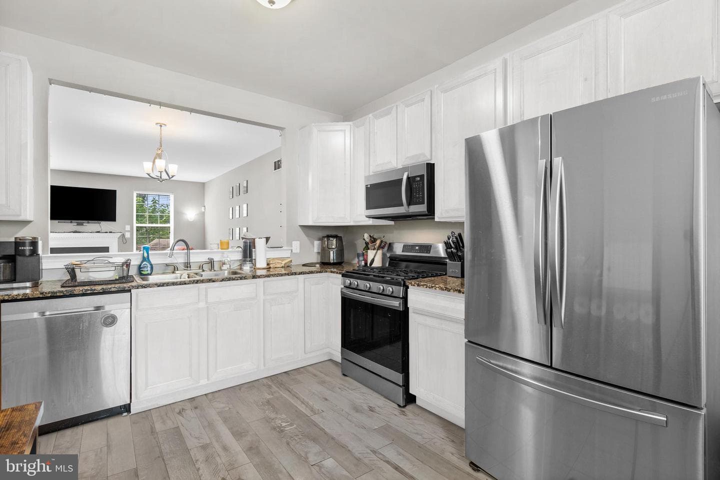 303 W 1st Avenue photo 8
