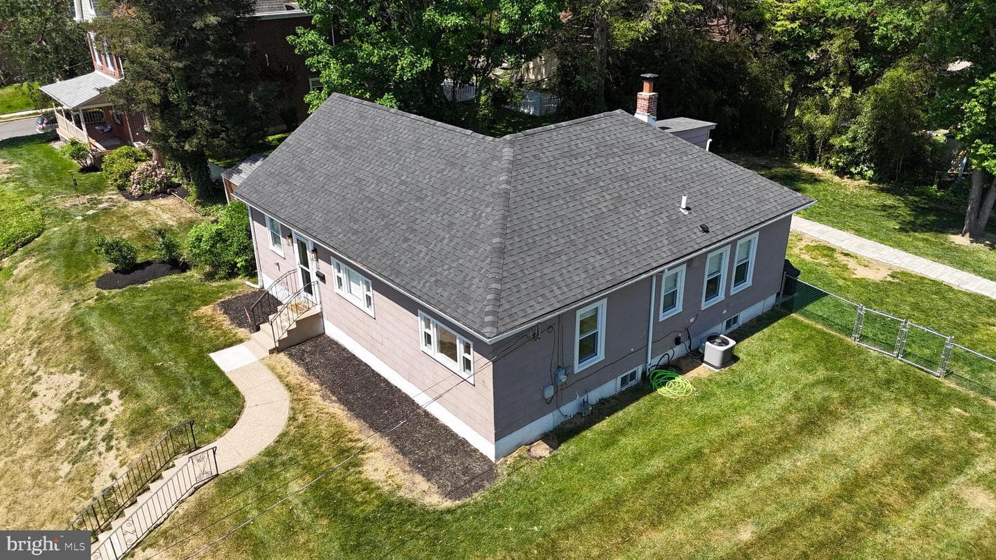 211 N Sylvania Ave