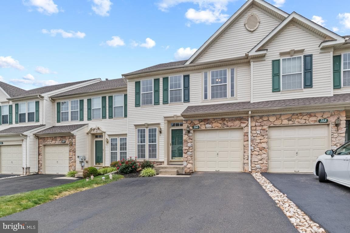 166 Royer #3105, Trappe