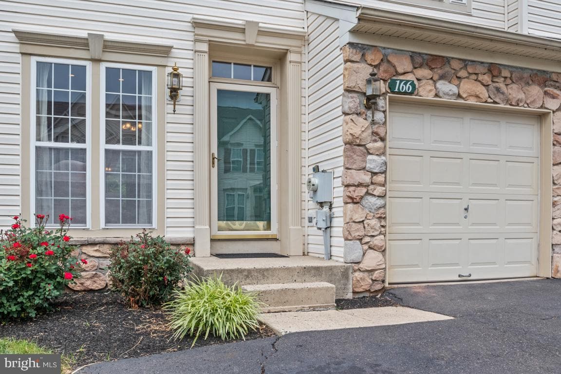 166 Royer #3105, Trappe