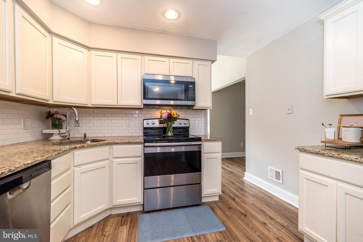 303 Stratford Court photo 23
