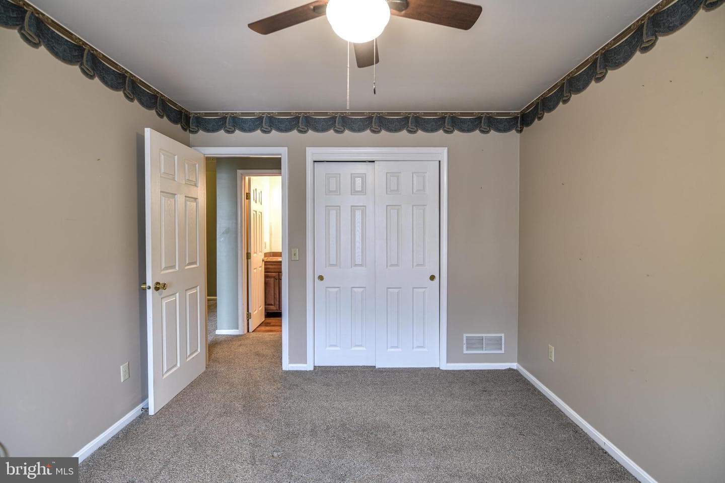3415 Foxfield Circle photo 22