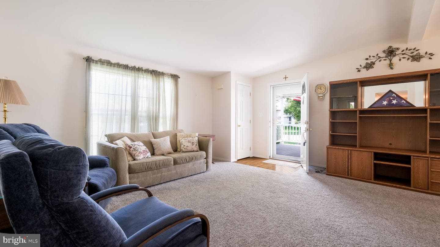2025 Longwood Place #2025 photo 5