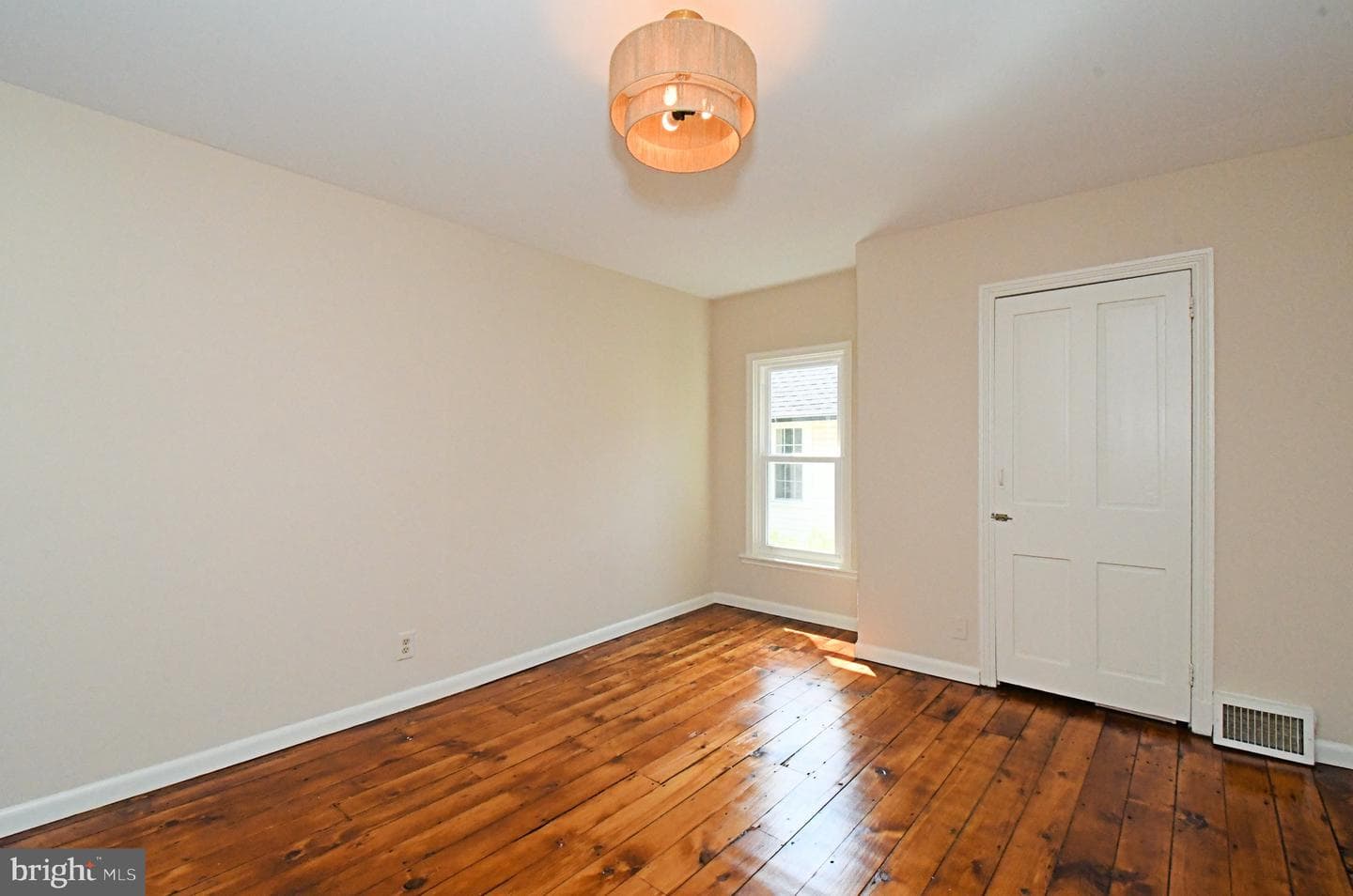 210 S Chestnut Street photo 21