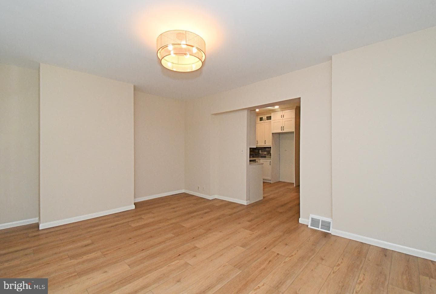 210 S Chestnut Street photo 8