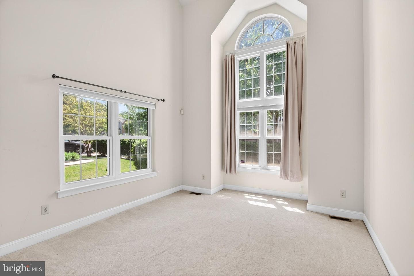 114 Williamsburg Way photo 8