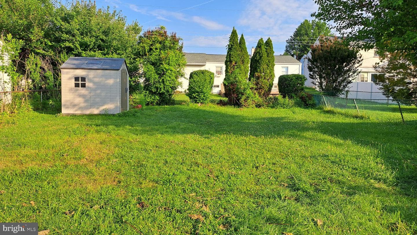1214 Hall Avenue photo 3