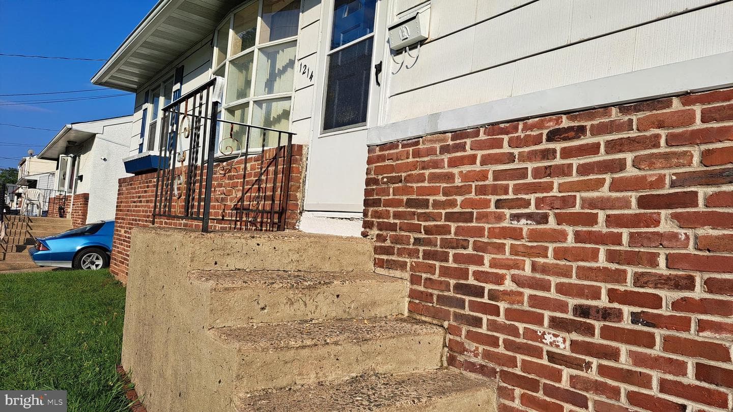 1214 Hall Avenue photo 4
