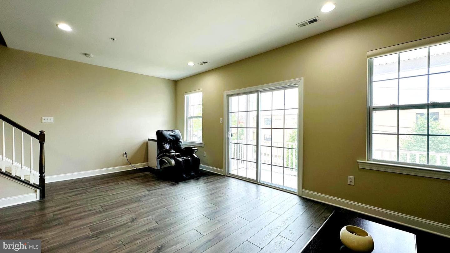 29 N Mitchell Avenue photo 10