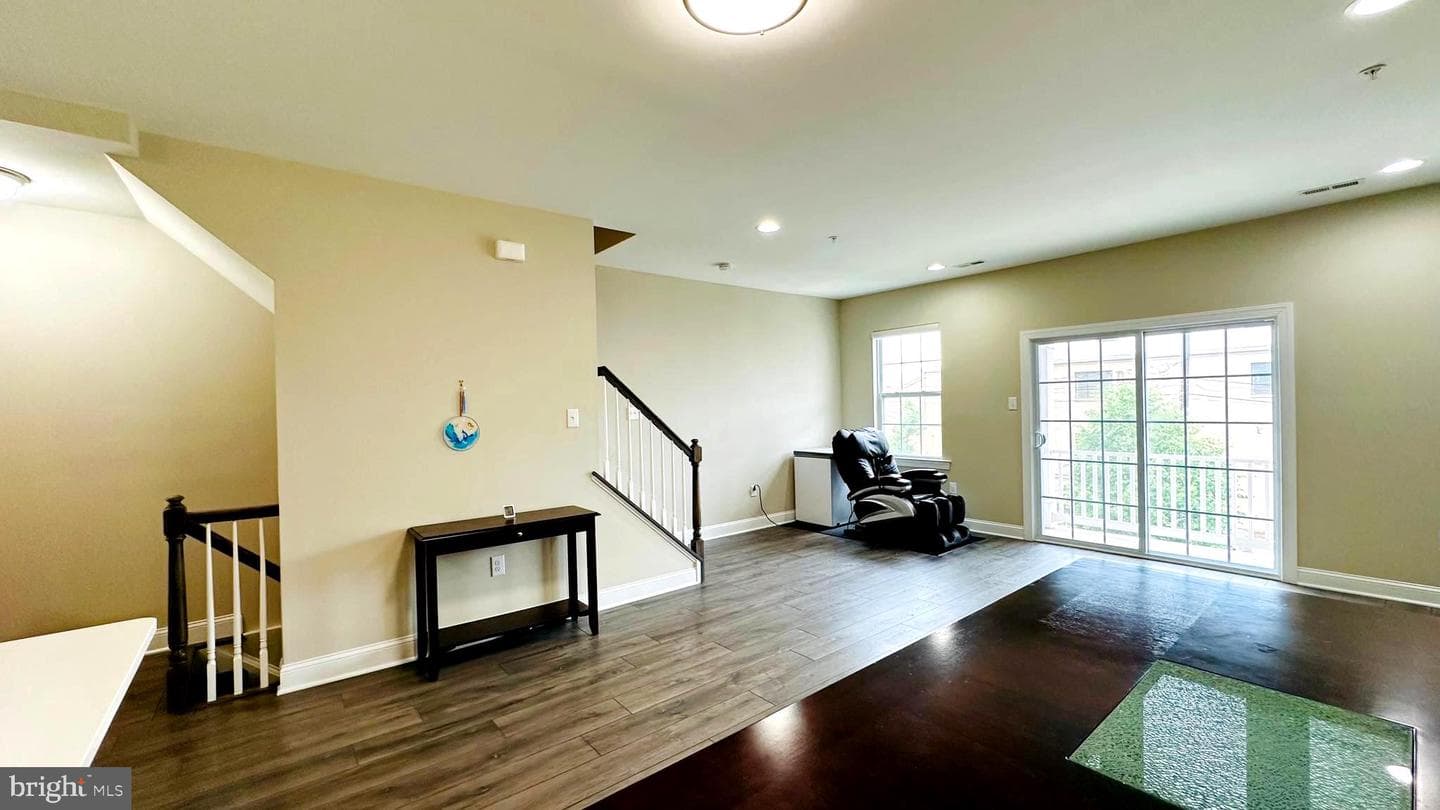 29 N Mitchell Avenue photo 8