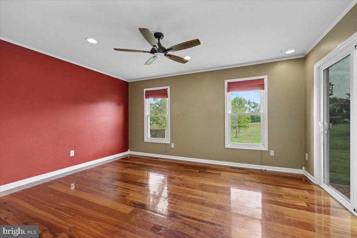105 Abbey Dr photo 10