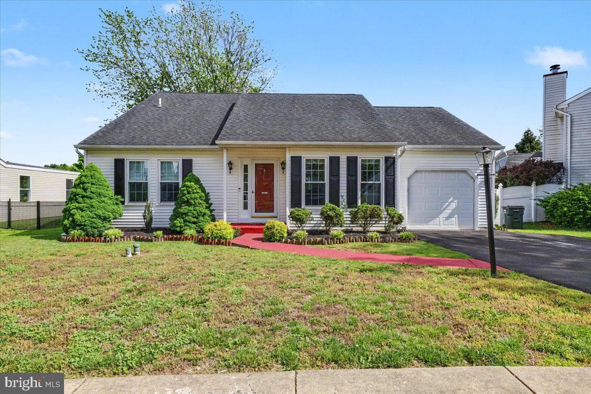 105 Abbey Dr photo 2