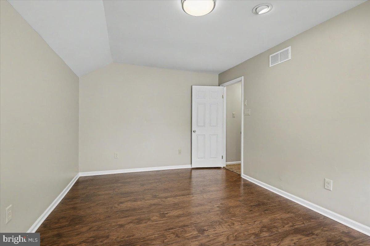 105 Abbey Dr photo 20