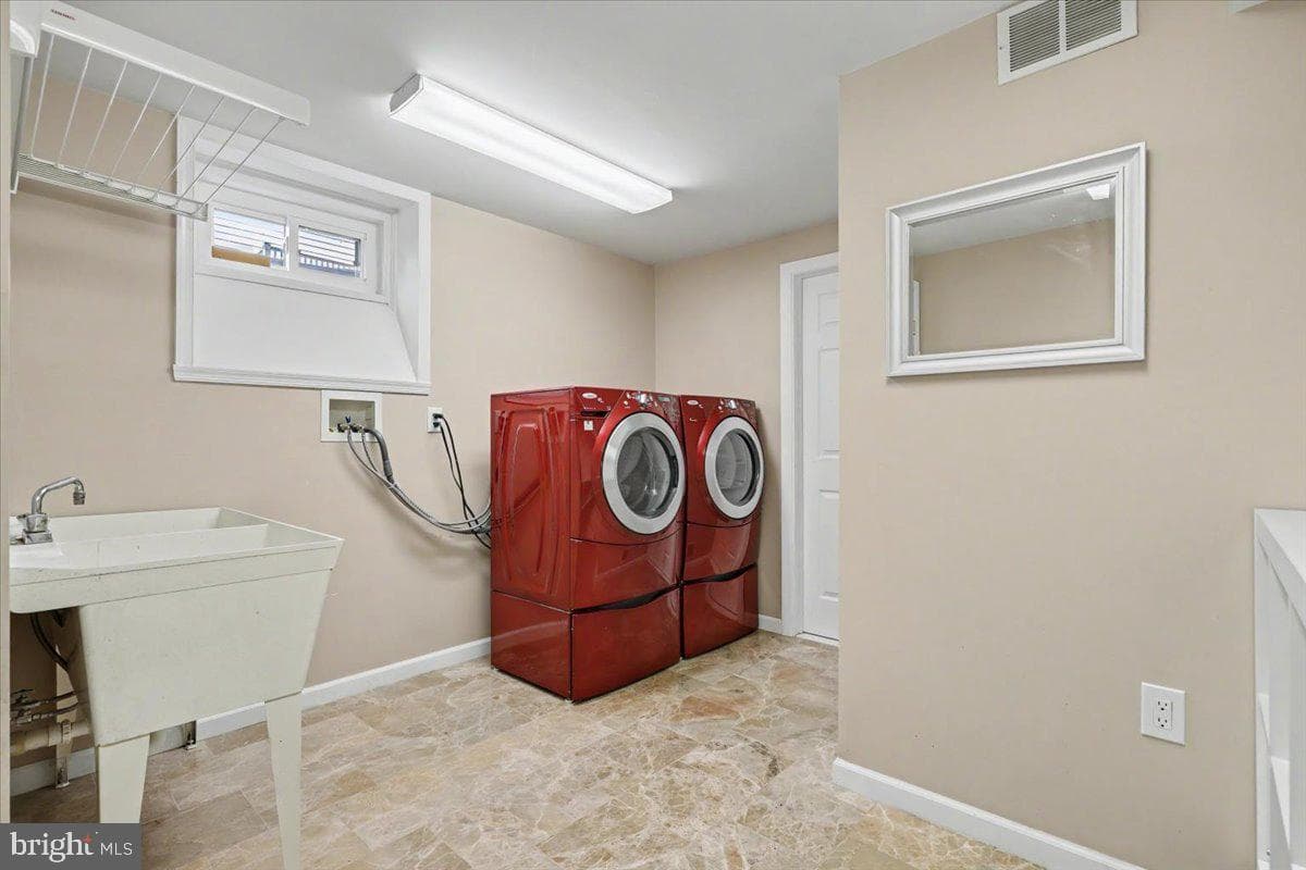 105 Abbey Dr photo 24