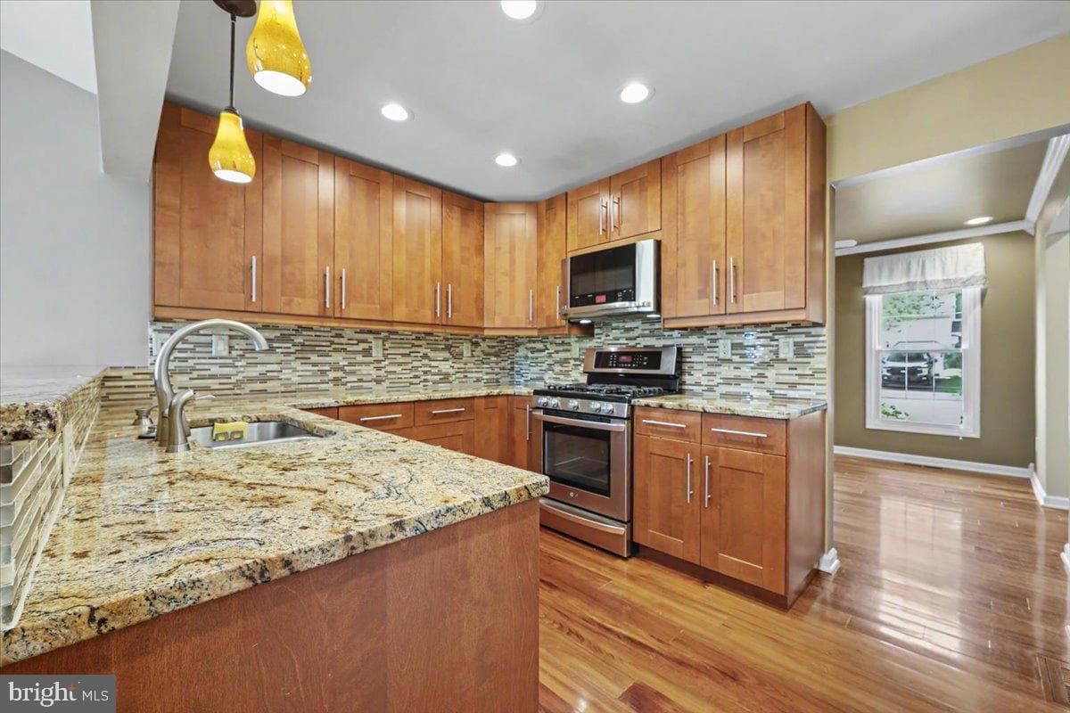 105 Abbey Dr photo 3