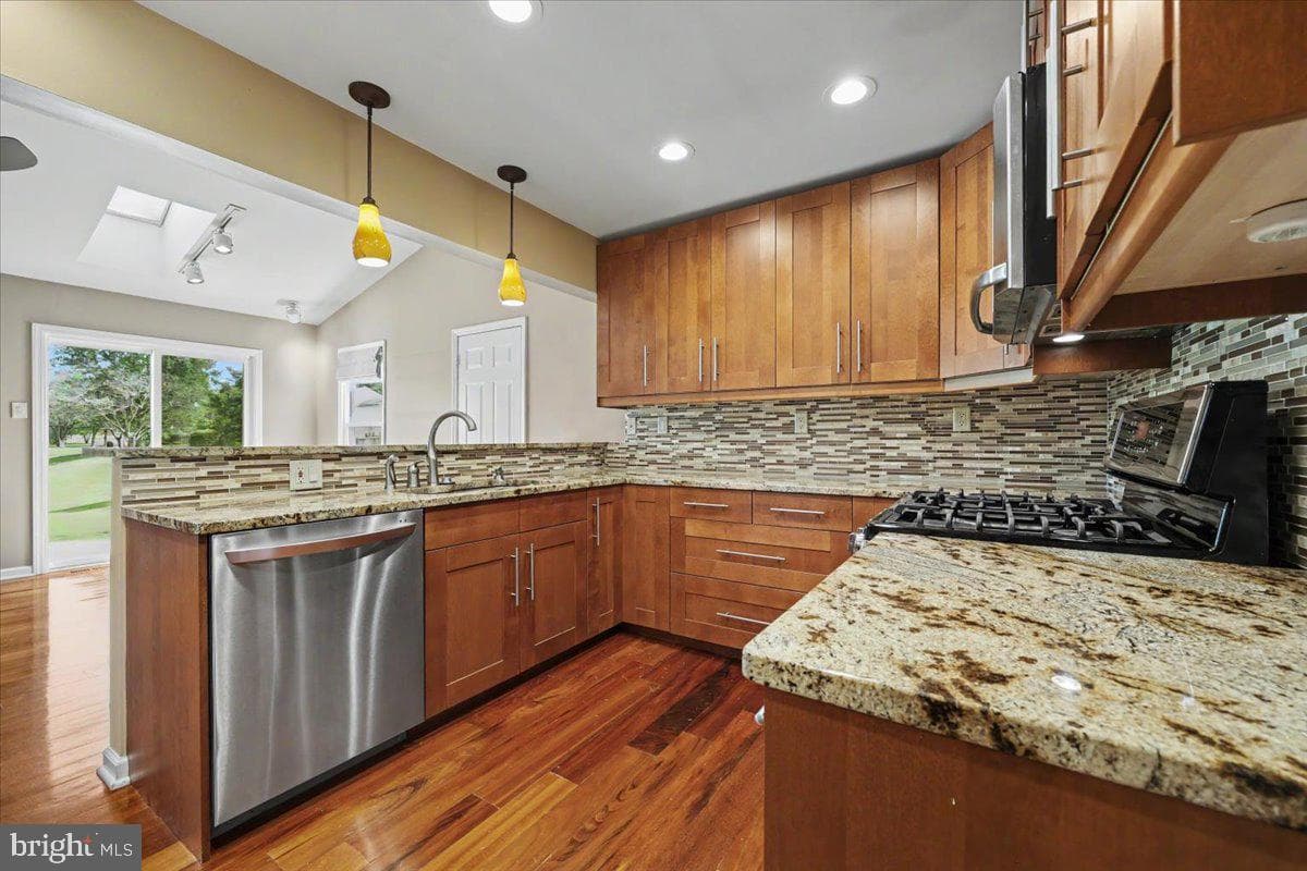 105 Abbey Dr photo 4